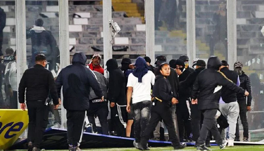 Suspenden el partido entre Colo Colo y Fortaleza por incidentes en el que murieron dos aficionados
