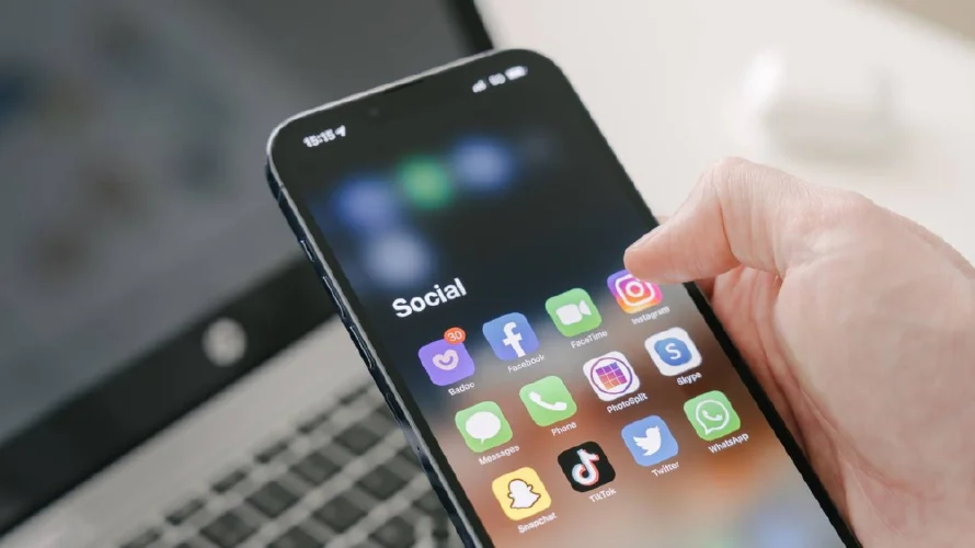 Trump exime a "smartphones" y monitores de ordenador de sus "aranceles recíprocos"