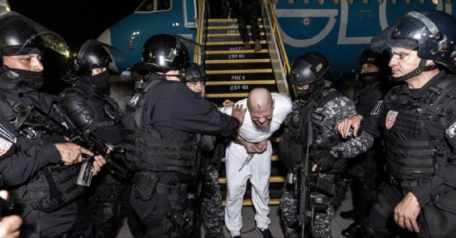 Miles piden boicotear a aerolínea que firmó contrato con EE.UU. para vuelos de deportación