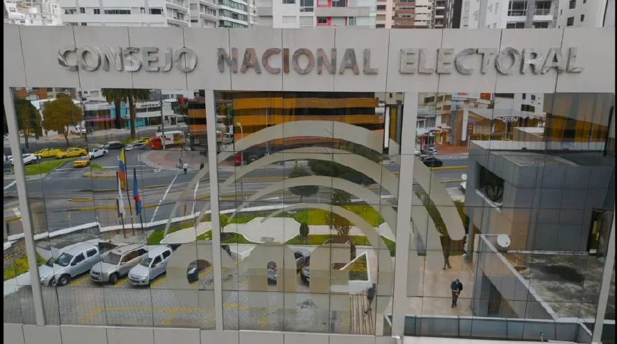 Noboa y la 'correísta' González llegan en empate técnico a la segunda vuelta de las presidenciales de Ecuador