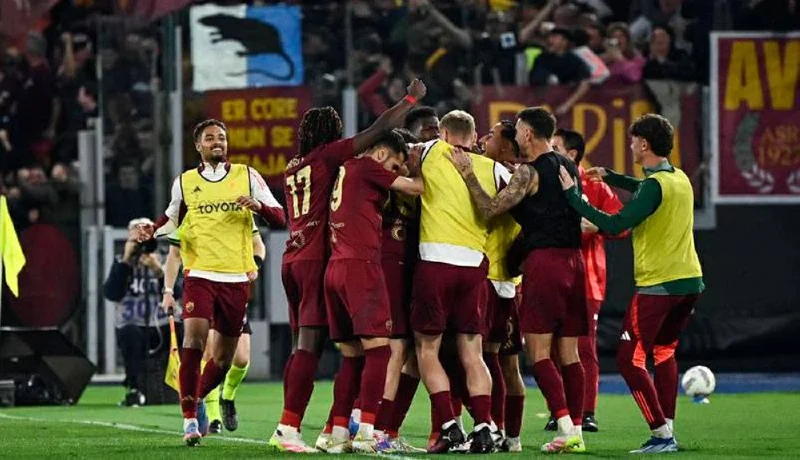 Lazio y Roma empatan 1-1 en el derbi capitalino