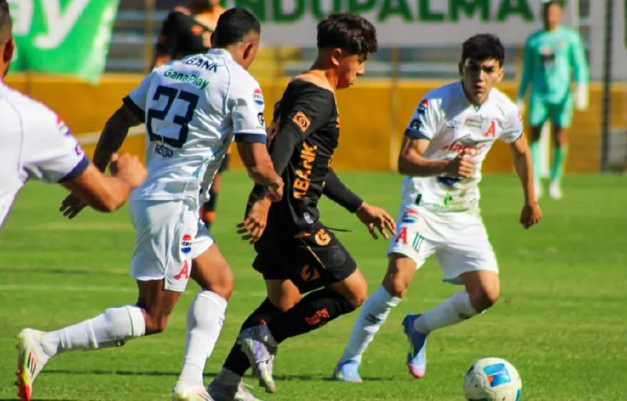 Águila vence 1-0 a Alianza con un golazo de Jairo Henríquez y se adueñó del clásico centro-oriente