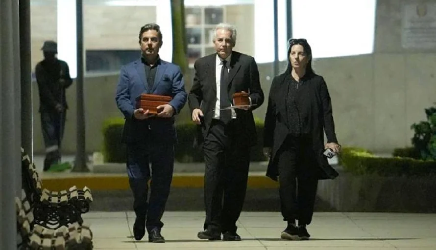 Los restos de Mario Vargas Llosa son cremados y entregados a sus tres hijos