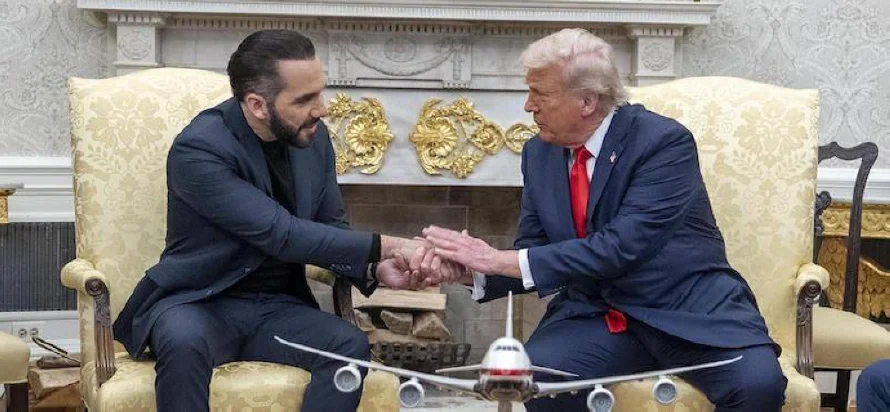 Bukele y Trump se reúnen: EE.UU. prevé más deportaciones de "criminales" a El Salvador