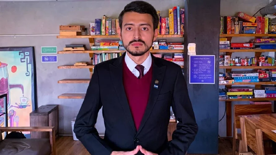 Autor salvadoreño Mario Martínez presenta su libro "Relatos tenebrosos"