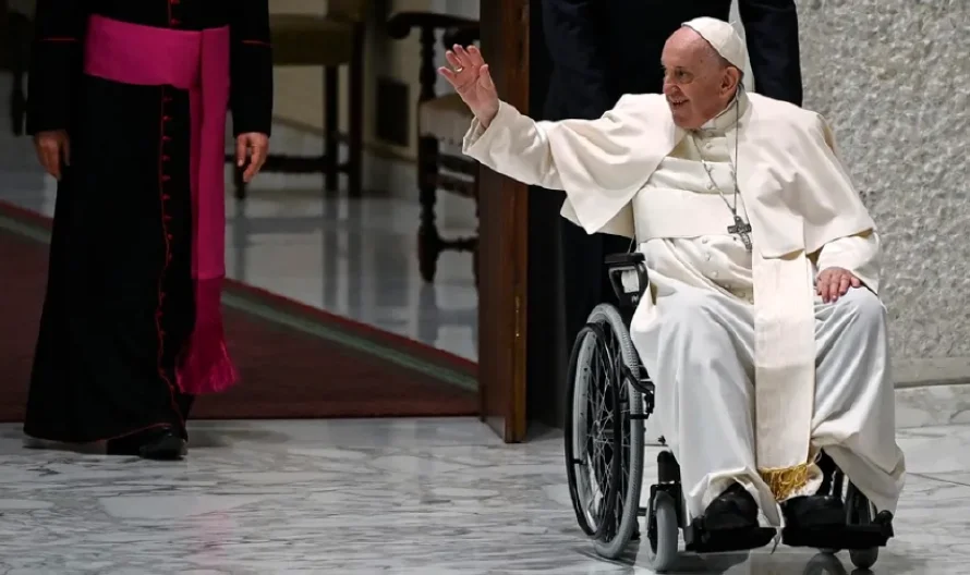 El papa delega en cardenales para ritos de Semana Santa y escribe el texto del Vía Crucis