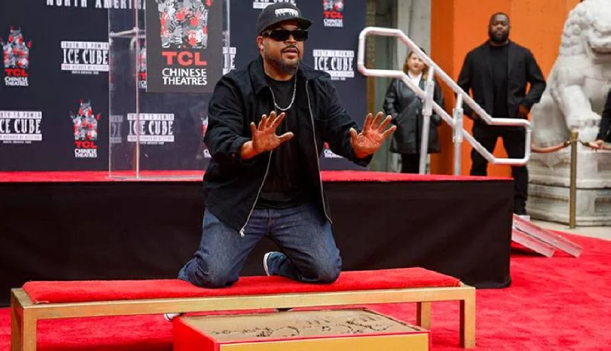 Ice Cube inmortaliza sus manos en Hollywood y celebra su amor por el cine