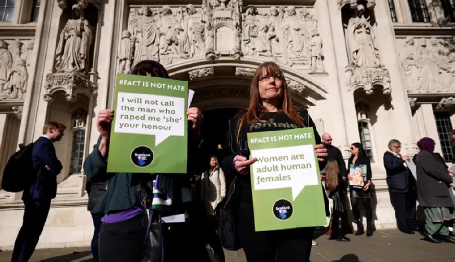 Corte Suprema británica dicta que el término "mujer" está determinado por el sexo biológico