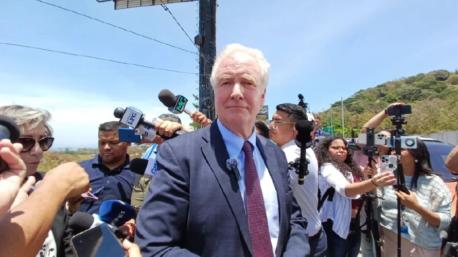 Congresista demócrata se reúne con Félix Ulloa y le pide liberar a Kilmar Ábrego