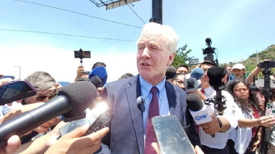 Embajada de EEUU no recibió dirección para facilitar retorno de Kilmar Ábrego: senador demócrata