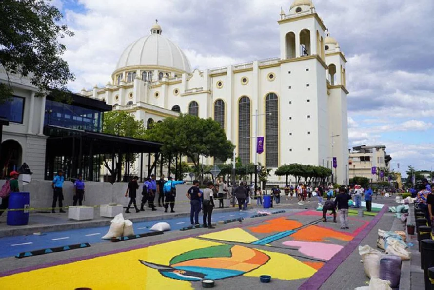 Centro Histórico de San Salvador tendrá la alfombra más grande del país para este Viernes Santo