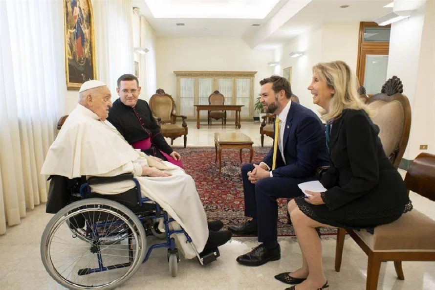 El papa recibió brevemente a Vance en su residencia Casa Santa Marta