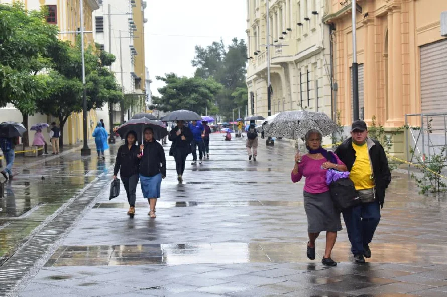 Medio Ambiente advierte de lluvias para este lunes en la tarde y noche