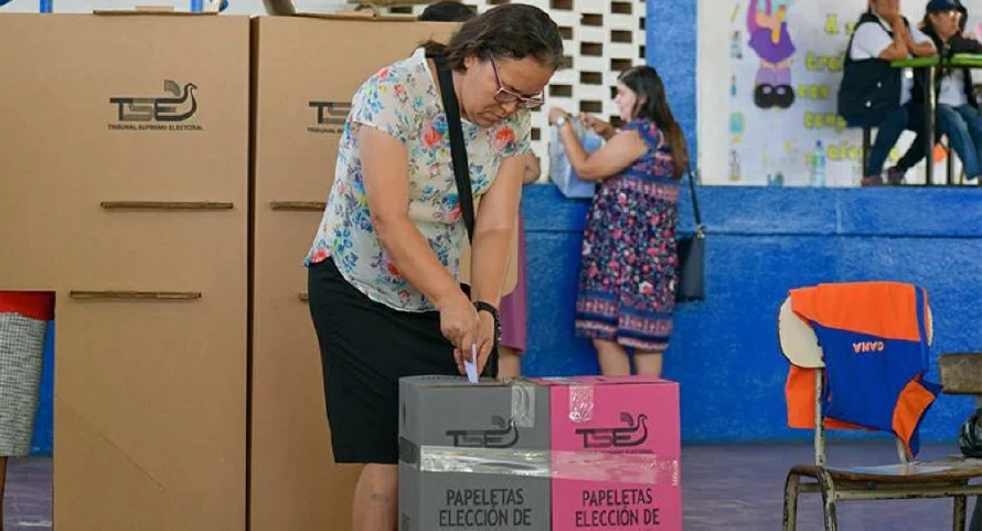Ven avances y desafíos en participación política de mujeres en El Salvador