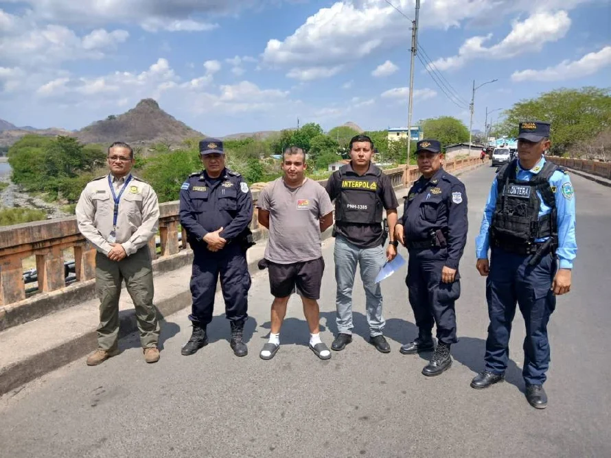 PNC entrega a Honduras a presunto extorsionista capturado en El Salvador
