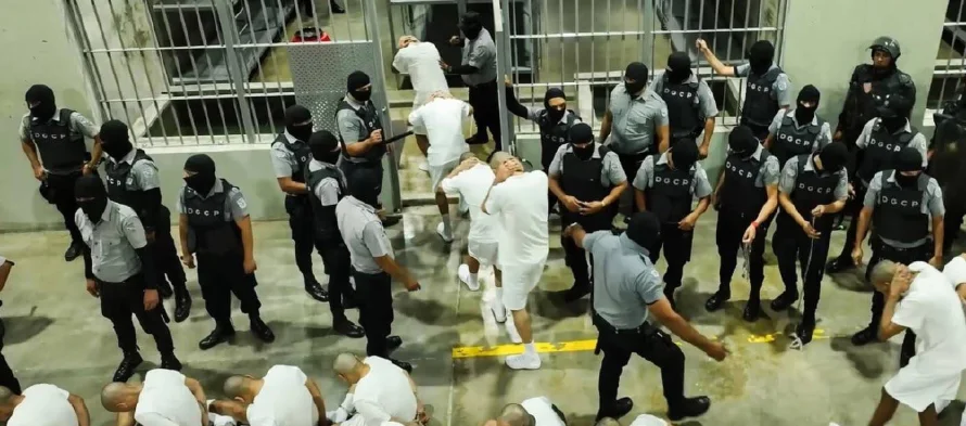 Bukele envía propuesta formal de canje de venezolanos deportados por presos políticos y cuestiona a Maduro