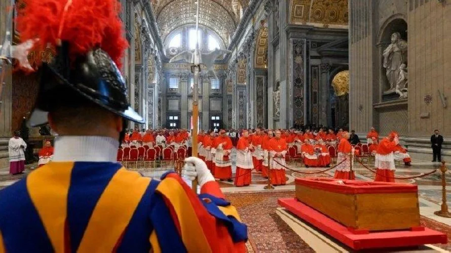 El luto vaticano por la muerte del papa acabará el 4 de mayo para seguir con el cónclave