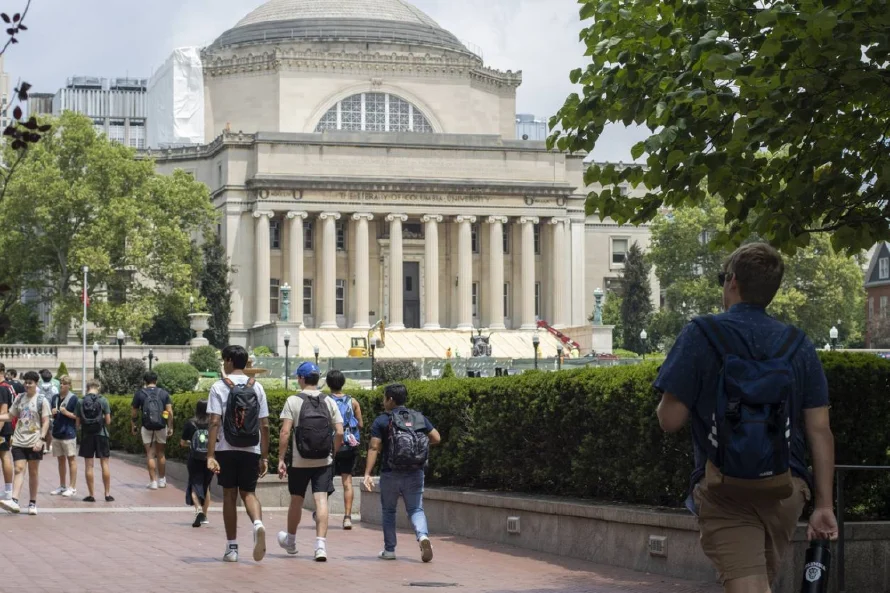 Trump ordena cambios y más vigilancia en la acreditación de las universidades de EE.UU.