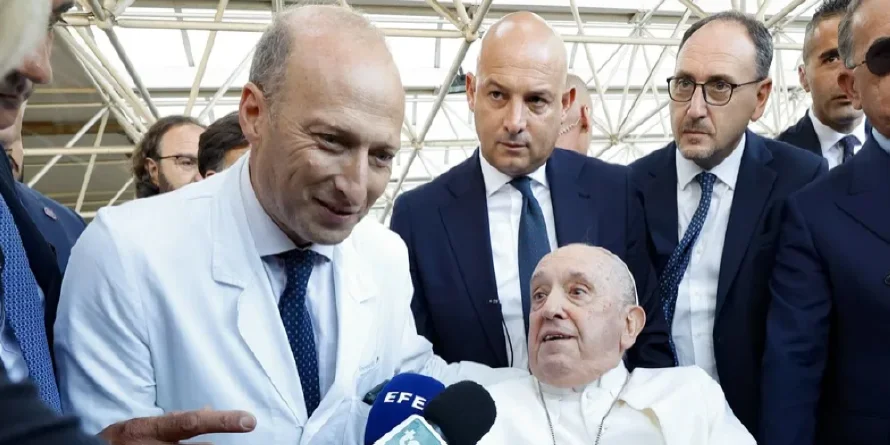 El médico del papa revela sus últimos instantes de vida y que quería "morir en casa"