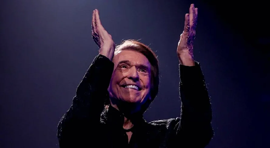 Raphael regresa a escena con la gira "Raphaelísimo" y pese a diagnóstico
