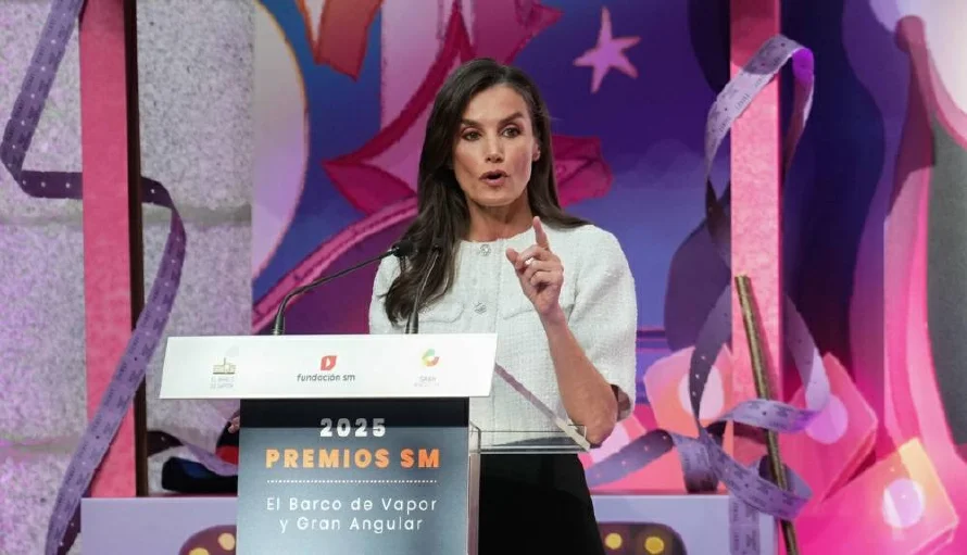 Letizia invita a buscar "lentitud y concentración" para leer en tiempos de prisa