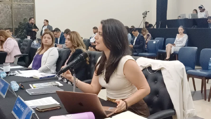 Oposición critica retraso en propuesta para subir salario mínimo y pregunta "¿por qué no más?"