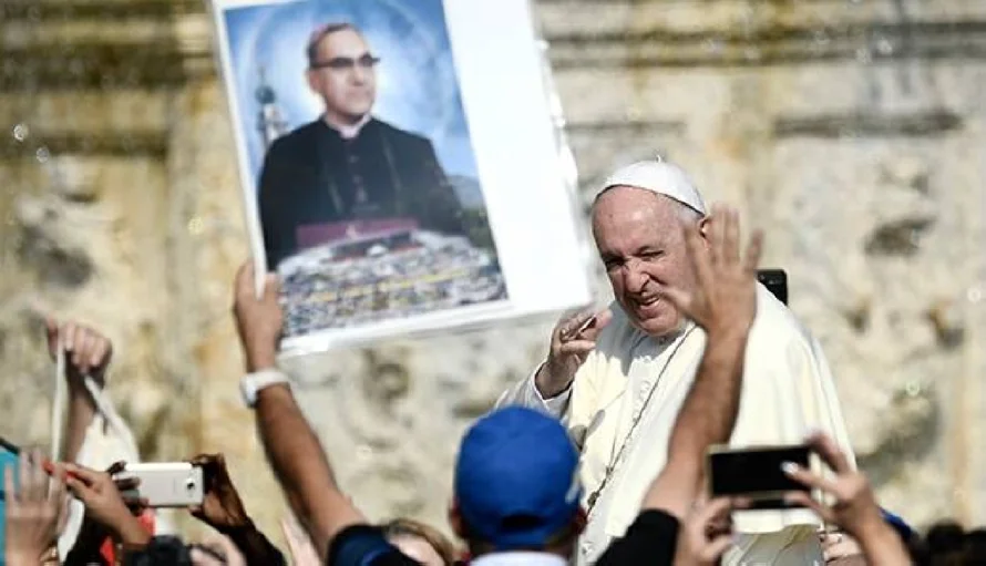 Un santo, un cardenal y cuatro beatos: la herencia del papa Francisco para El Salvador