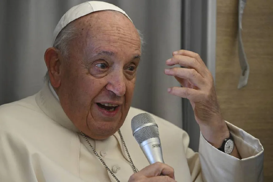 El papa Francisco exhortó a los jóvenes a "aprender a escuchar" y no olvidar a los abuelos en un vídeo inédito