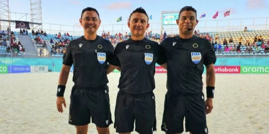 FIFA designa a salvadoreño Gonzalo Carballo como árbitro para el Mundial de Fútbol Playa Seychelles 2025