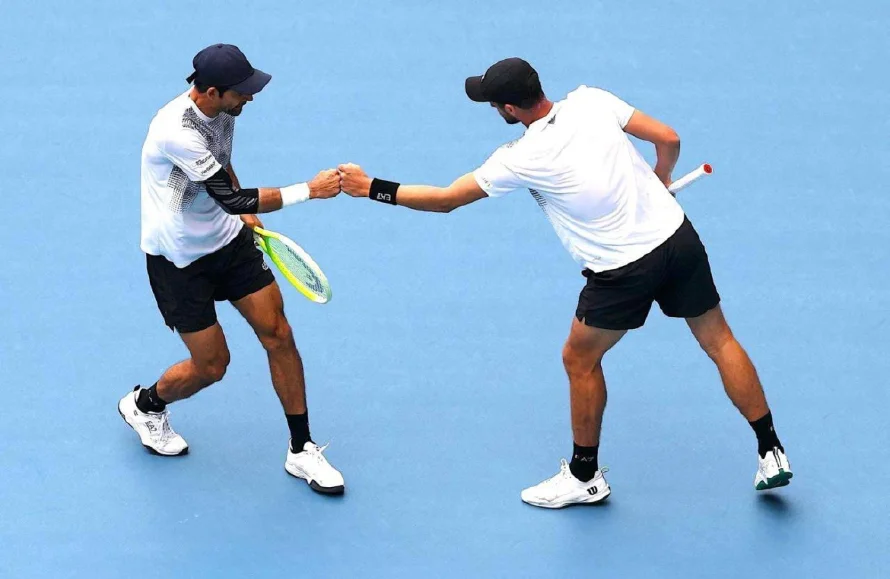 Marcelo Arévalo y Mate Pavic vencen a dupla brasileña en su debut en el Abierto de Madrid