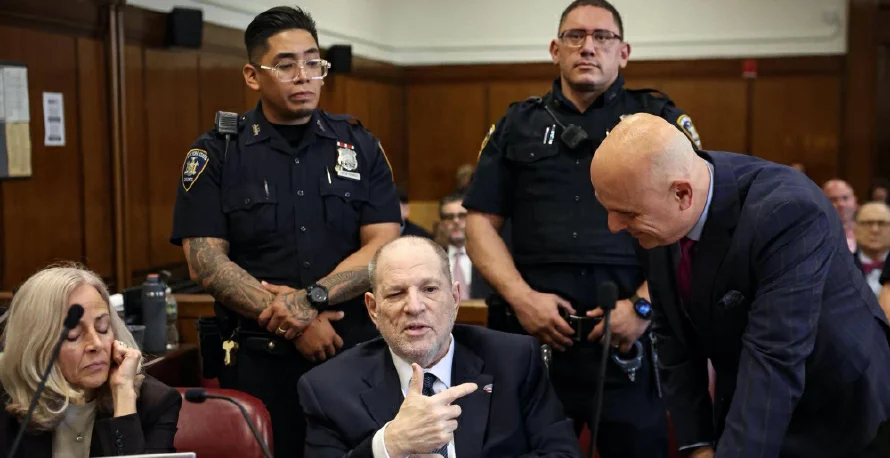 Mujer que acusa a Weinstein de delitos sexuales relata su historia en tribunal