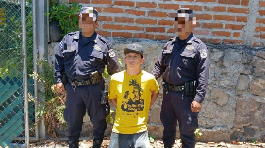 Allanan vivienda de hondureño que asaltó a mujer en colonia Miramonte
