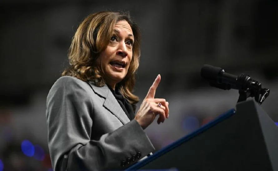 Kamala Harris reaparece y alerta de que Estados Unidos está al borde de una "crisis constitucional"