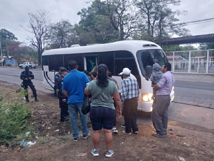 Denuncian retenes y decomisos de celulares a quienes se dirigían a la marcha del 1 de mayo