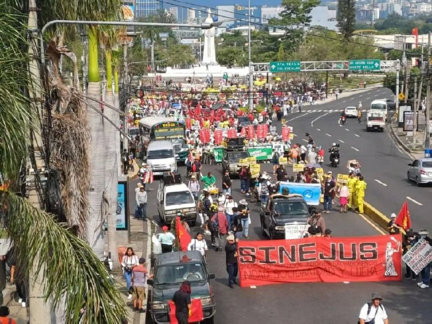 Denuncian despido de 445 sindicalistas en la marcha del Día del Trabajo