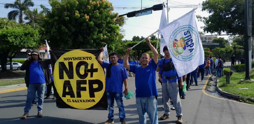 Movimiento "No más AFP" marcha para pedir a Bukele negociación sobre pensiones