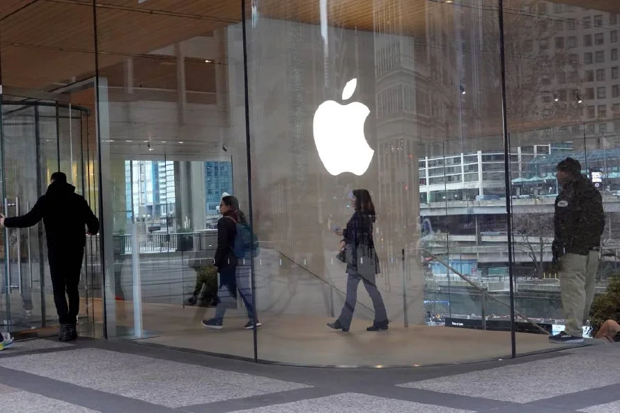 Apple dice que aranceles de Trump le costarán $900 millones el próximo trimestre
