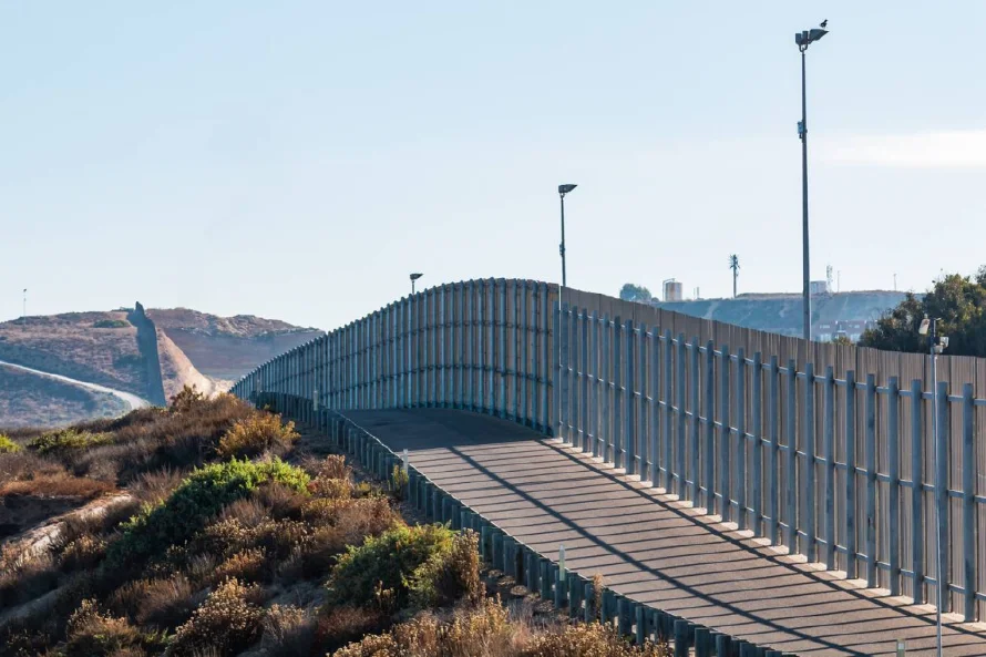 EE.UU. crea una segunda zona militar restringida en la frontera con México