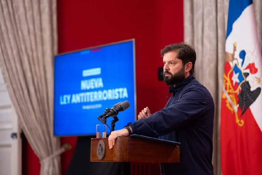 Gabriel Boric interrumpe su agenda para supervisar alerta por terremoto y posible tsunami en Chile