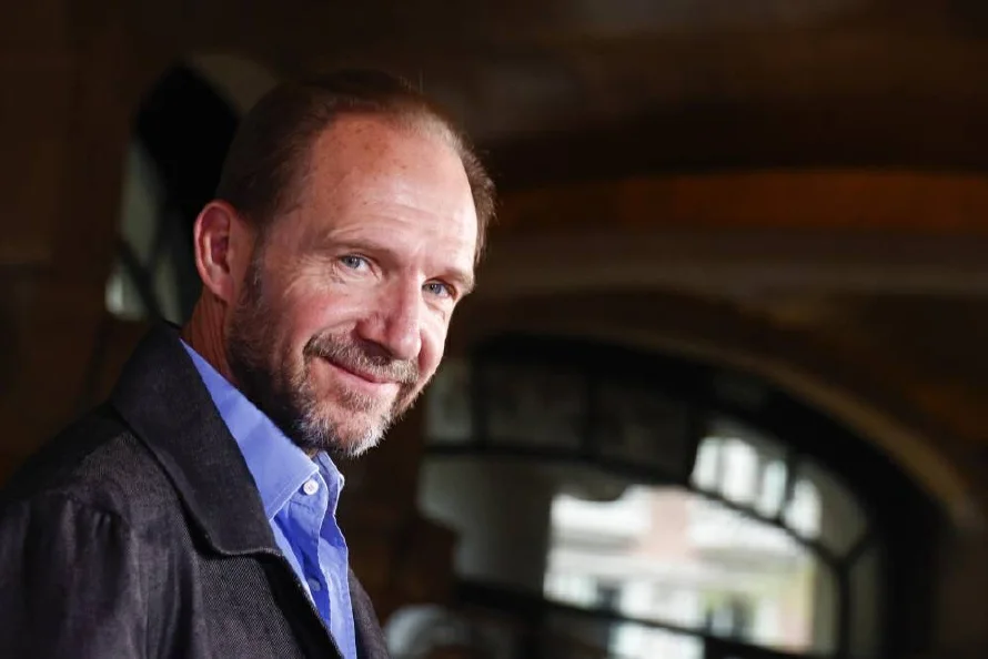 Ralph Fiennes, de "Cónclave": Tengo curiosidad por saber a quién elegirán como papa
