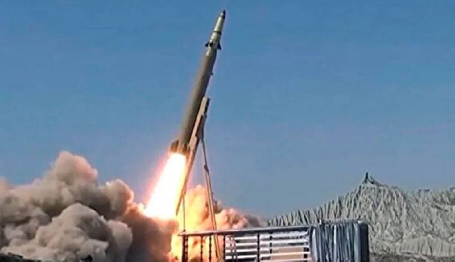 Ir&aacute;n presenta un nuevo misil balístico en medio de las amenazas militares de EEUU e Israel