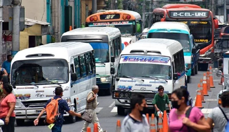Bukele anuncia que todo el transporte público será gratuito mientras se mantenga cierre de Los Chorros