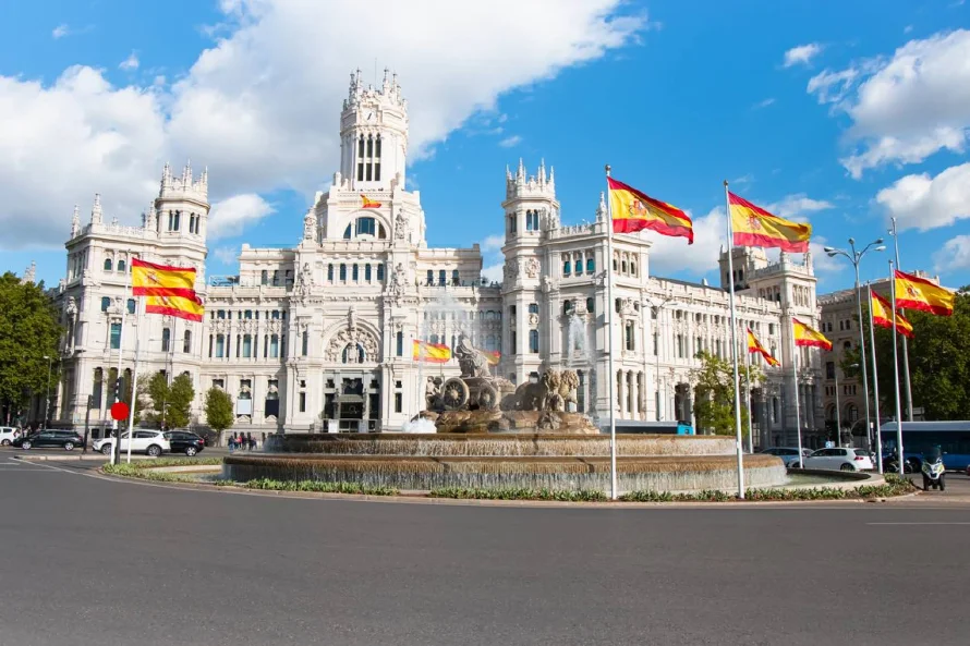 Un nuevo reglamento facilitará a extranjeros estudiar y trabajar en España, según Gobierno