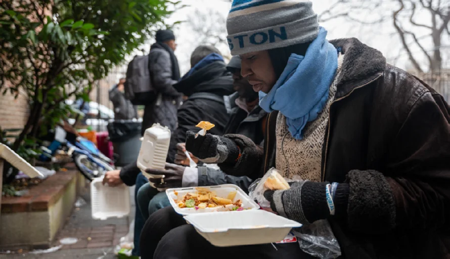 EEUU promete un pago de $1,000 a los inmigrantes que se "autodeporten" para salir del país