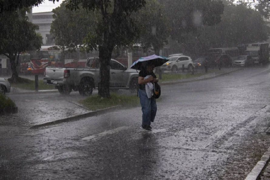 Pronostican lluvias en cuatro departamentos este martes
