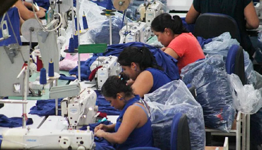 Sindicatos presentan nueva propuesta para aumentar en 25 % el salario mínimo
