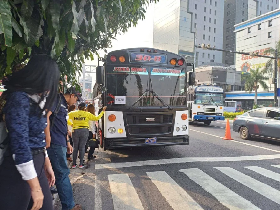 Mesa de Transporte insta a empresarios a entregar "bono extra" a los motoristas mientras sigue servicio gratuito