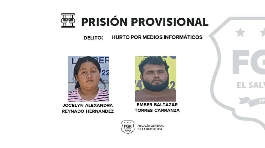 Seguirán detenidos hombre y mujer acusados de hurtar ahorros por medios informáticos