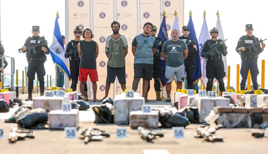 Autoridades de Seguridad presentan droga incautada a costarricenses