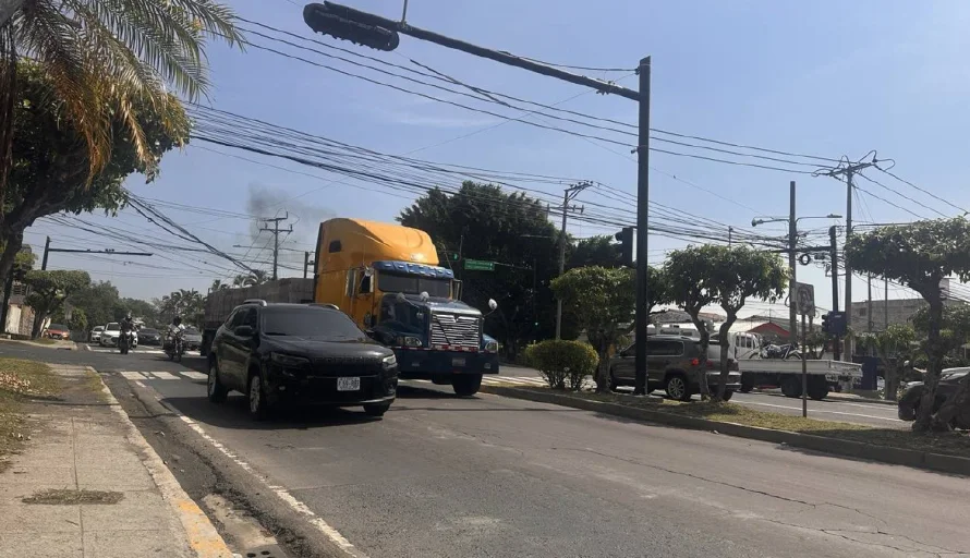 Transportistas de carga pesada confirman retrasos y gastos extras por cierre de Los Chorros